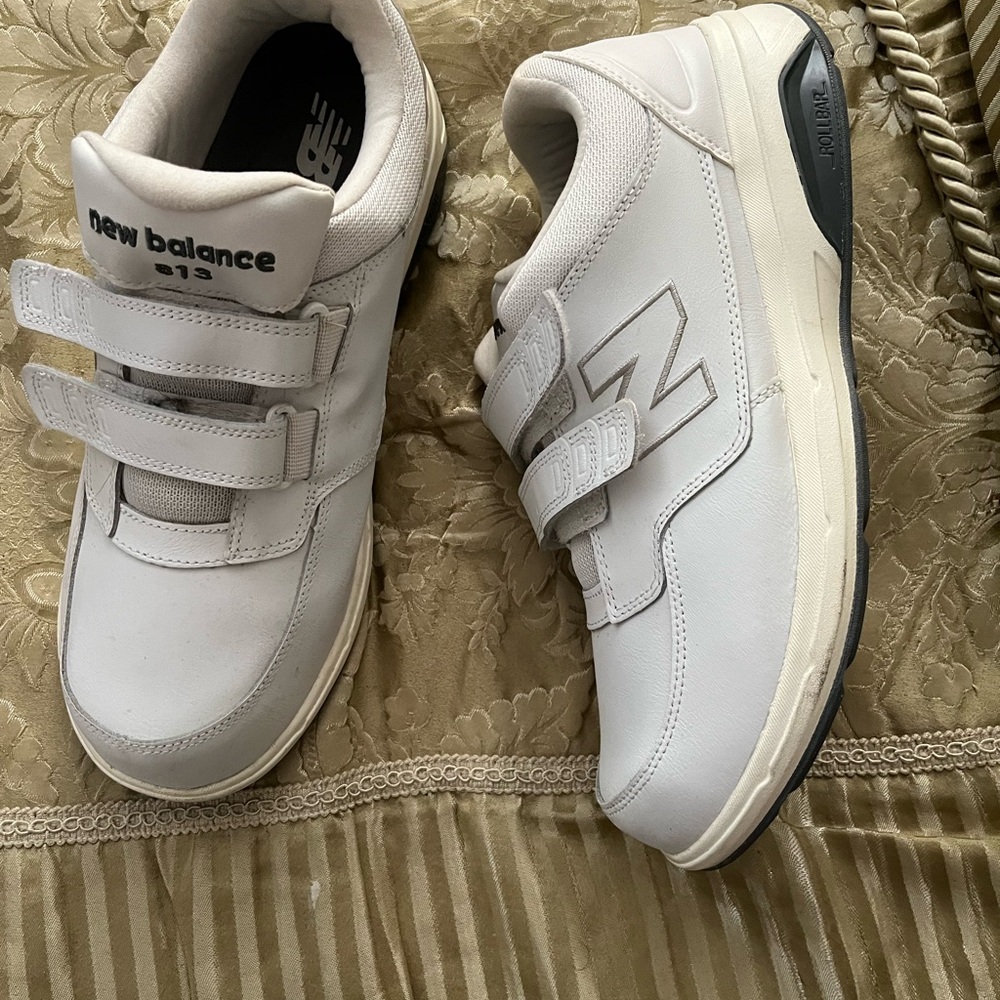 New Balance men White Velcro Sneakers